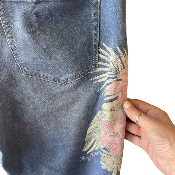 Tommy Bahama Temo Slim Boyfriend Jeans with Floral Print Accent - Size 27x29 - Picture 8 of 10